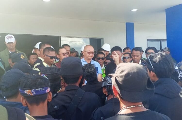 Tuntutan Warga Berujung Blokade Jalan di PT. PRI Tarakan