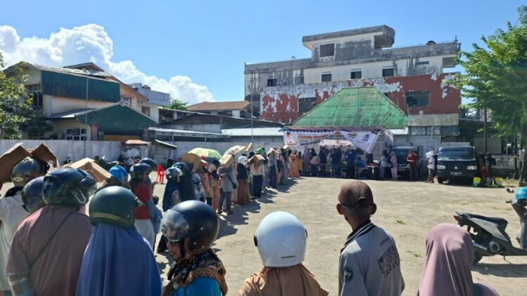 Antrean Mengular, Warga Bersyukur Ada Pasar Murah Rangkaian HUT NasDem di Tarakan