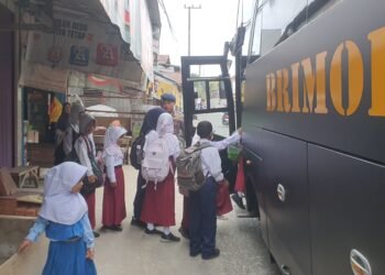 Bus Sekolah Gratis Brimob Polda Kaltim Disambut Antusias, Sepekan Berjalan Positif