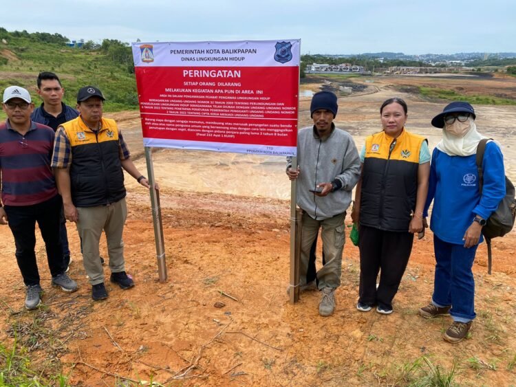 DLH Balikpapan Pasang Plang Larangan Aktivitas di Lahan Perluasan Grand City, Tindak Lanjuti RDP DPRD Usai Tragedi Enam Anak Tenggelam