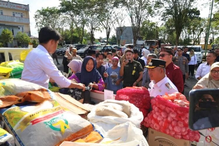 Kendalikan Inflasi, Wali Kota Tarakan Resmikan Kios HIBOT di Pasar Tenguyun