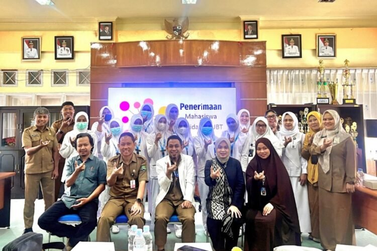 Perkuat Kompetensi Klinis, 21 Mahasiswi Profesi Bidan Jalani Stase Persalinan di RSUD dr. H. Soemarno Sosroatmodjo