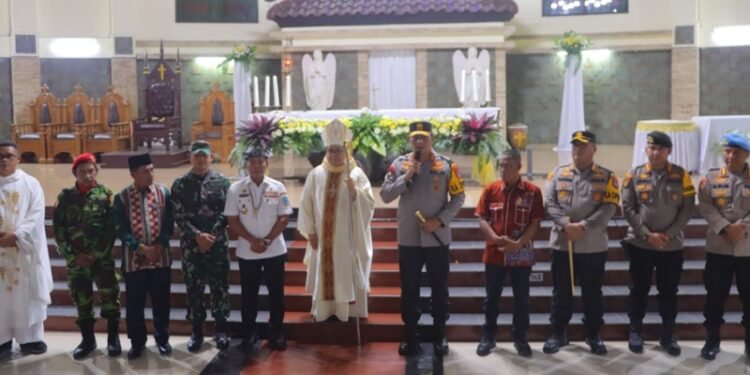 Pastikan Keamanan Natal, Kapolresta Bulungan Dampingi Kapolda dan Gubernur Kaltara Tinjau Gereja Serta Pos Terpadu