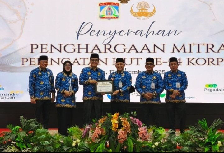 Pemkot Balikpapan Serahkan SK Pensiun dan Apresiasi ASN Purna Tugas Awal 2026