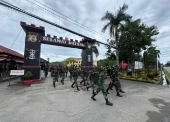 Batalyon B Pelopor Sambut Pleton Beranting Yonif 611/Awang Long pada Peringatan HUT Infanteri ke-77