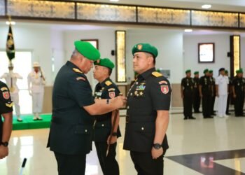 Kodam VI/Mulawarman Gelar Sertijab Kasdam dan Tradisi Satuan, Pangdam Tekankan Profesionalisme Prajurit