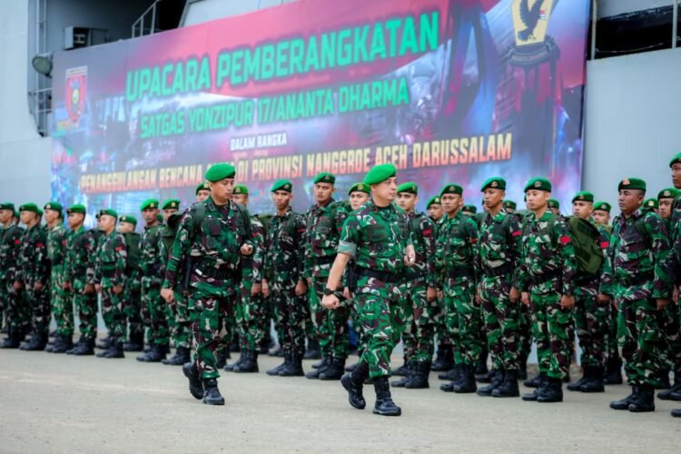 Pangdam VI/Mulawarman Lepas Satgas Yonzipur 17, TNI Hadir untuk Bangkitkan Aceh