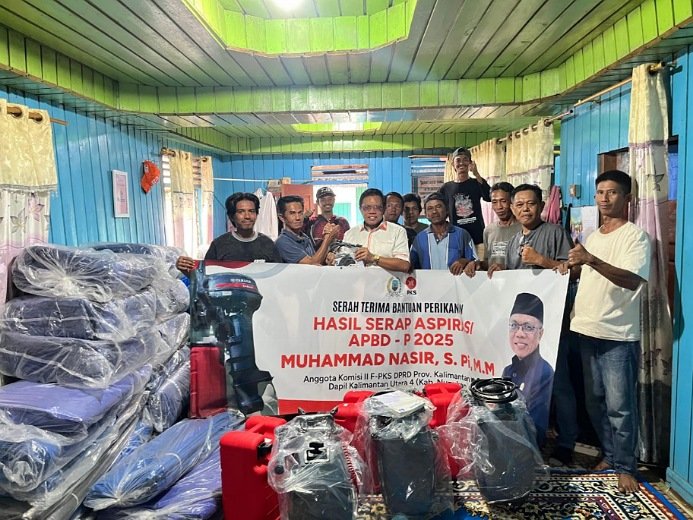 Realisasi Aspirasi Masyarakat, Muhammad Nasir Serahkan Bantuan Sarana Rumput Laut di Nunukan Barat