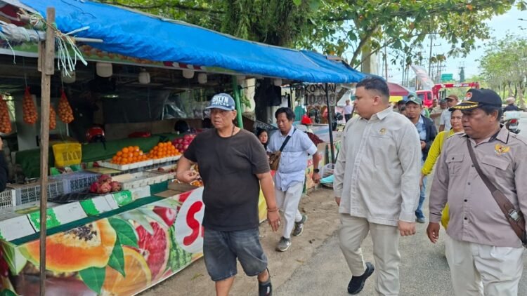Alasan Pedagang Buah Musiman di Indoor Telaga Keramat Keberatan di Relokasi 