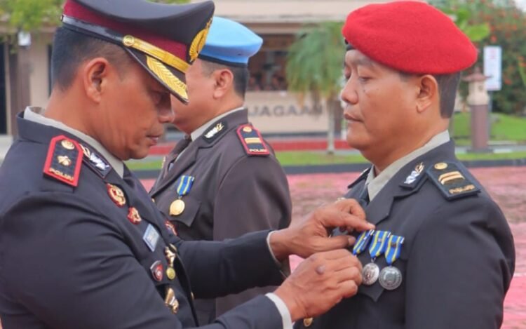 Apresiasi Dedikasi Personel, Polresta Bulungan Gelar Upacara Penganugerahan Satyalancana Pengabdian