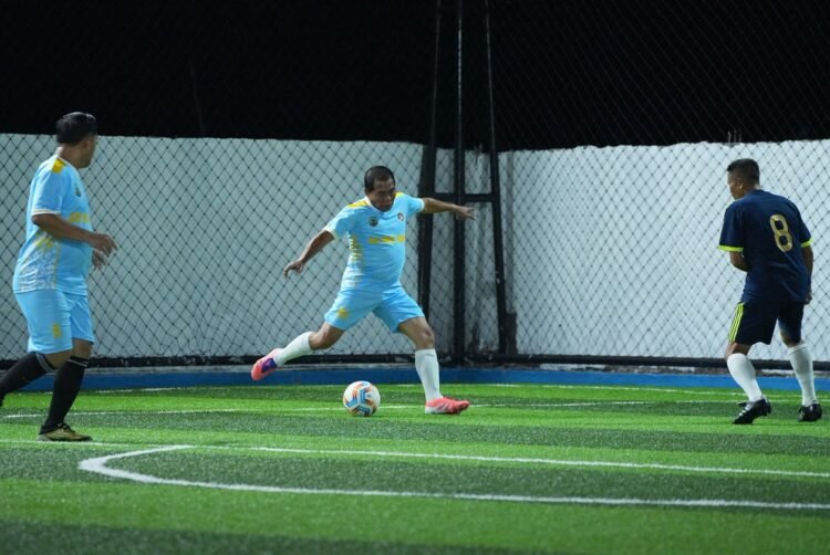 Gubernur Kaltara Turun Lapangan di Laga Persahabatan Bulungan vs Sumbawa Legend