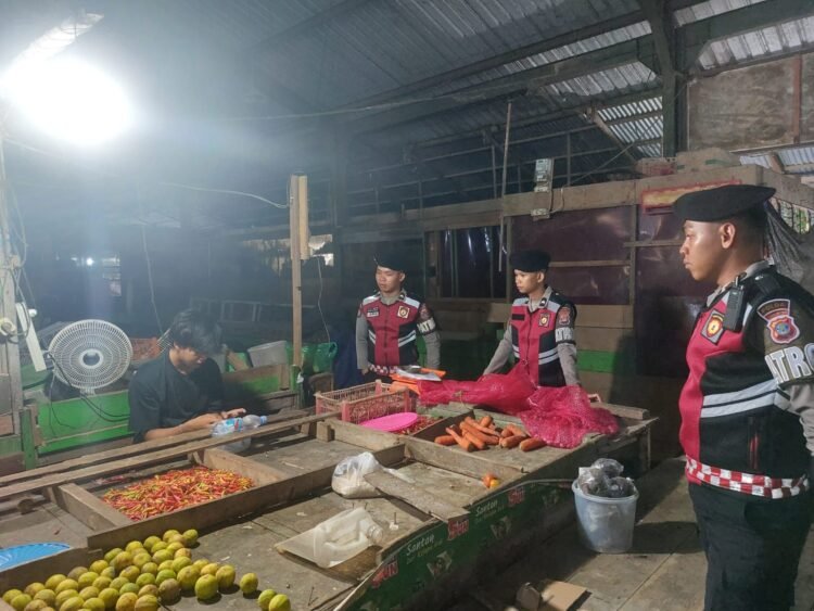 Gubernur Kaltara Turun Lapangan di Laga Persahabatan Bulungan vs Sumbawa Legend