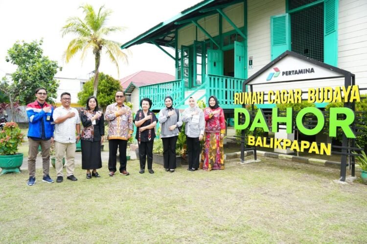 Lestarikan Rumah Dahor, Kilang Pertamina Unit Balikpapan Dampingi Wakil Walikota Terima Kunjungan Ketua IAD