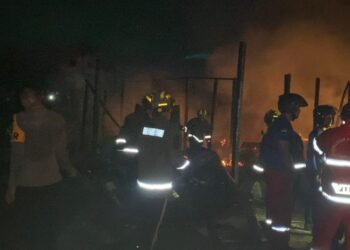 Ditsamapta Polda Kaltara Sigap Padamkan Kebakaran Ruko dan Kios Warga