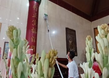 Jelang Imlek 2527, Kelenteng Toa Pek Kong Tarakan Mulai Bersolek