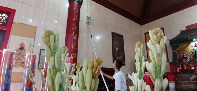 Jelang Imlek 2527, Kelenteng Toa Pek Kong Tarakan Mulai Bersolek