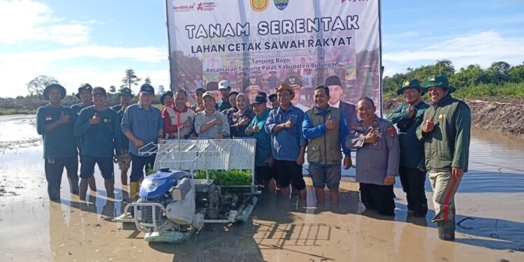 Sinergi Perkuat Ketahanan Pangan, Kasat Binmas Polresta Bulungan Hadiri Tanam Serentak di Tanjung Buyu
