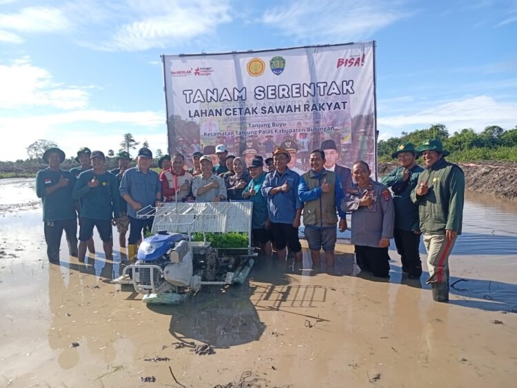 Sinergi Perkuat Ketahanan Pangan, Kasat Binmas Polresta Bulungan Hadiri Tanam Serentak di Tanjung Buyu