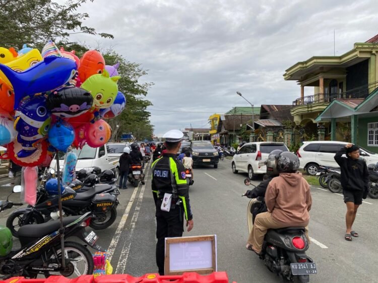 Personel Polresta Bulungan Amankan Pasar Ramadhan Kampung Arab