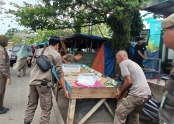 Belasan Pedagang Buah di Indoor Telaga Direlokasi