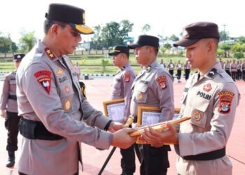 Tiga Personel Polresta Bulungan Terima Penghargaan Kapolda Kaltara, Sukses Lampaui Target Penjualan Beras SPHP hingga 101 Persen