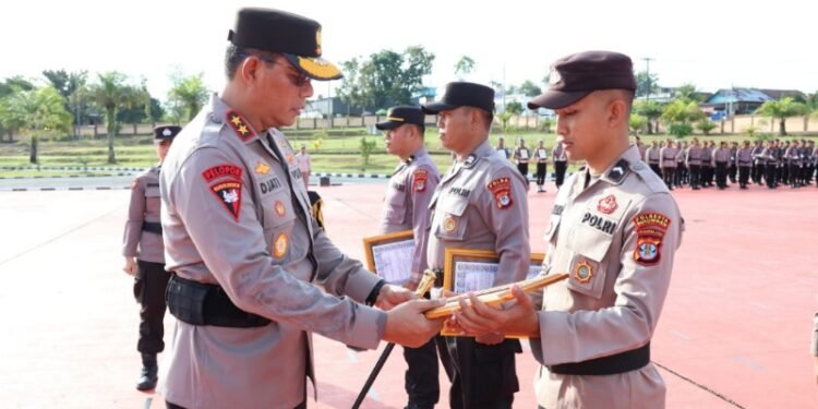 Tiga Personel Polresta Bulungan Terima Penghargaan Kapolda Kaltara, Sukses Lampaui Target Penjualan Beras SPHP hingga 101 Persen