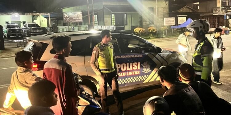 Sat Lantas Polresta Bulungan Bubarkan Balap Lari Liar dan Konvoi Sahur dalam Patroli Blue Light
