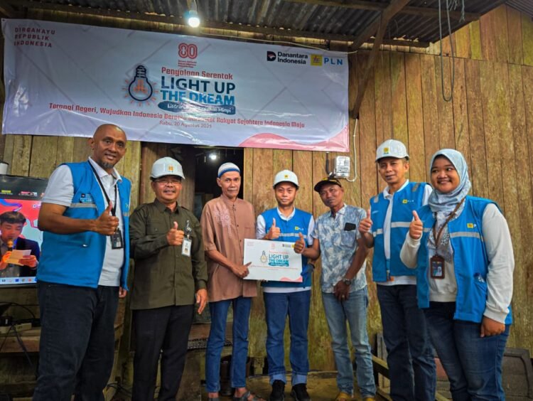PLN Nyalakan Harapan bagi 1.102 Masyarakat Pra Sejahtera melalui Program Light Up The Dream Tahun 2025