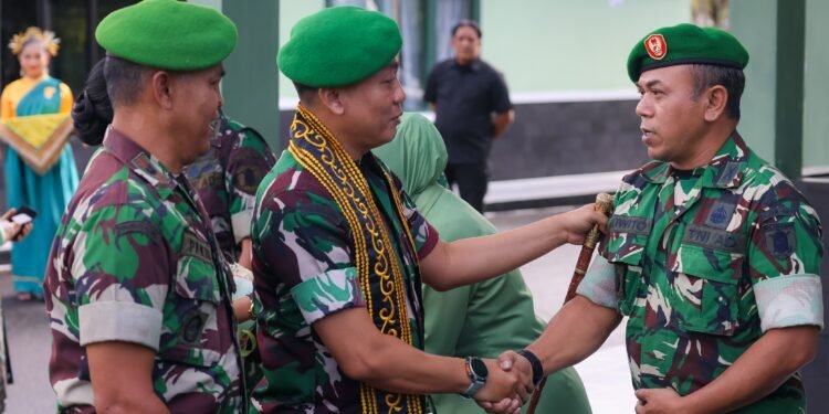 Hormat Jajar dan Tepung Tawar Sambut Dandim 0907/Tarakan