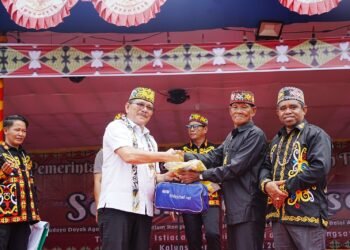 Wagub Ingkong Ala Resmi Buka Festival Seni Budaya Dayak Agabag Sungai Tulid