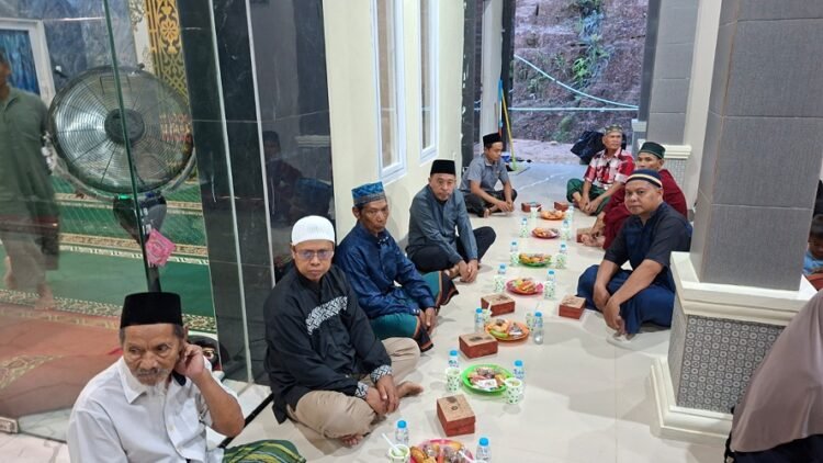 Asrin Saleh Pererat Silaturahmi Ramadan Bersama Warga Pesisir Tanjung Batu