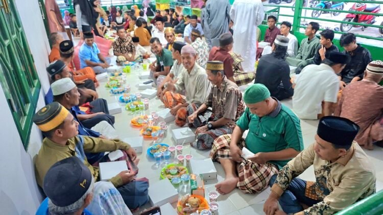 Buka Puasa di Mamburungan, Asrin Saleh Pilih Ngumpul Bareng Nelayan Tanjung Batu