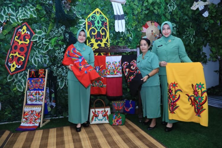 Sulam Tumpar Unjuk Gigi di “Persit Bisa 2”, Bukti Kreativitas Anggota Persit