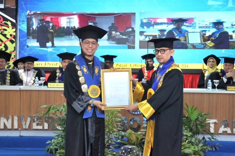 Prof. Mohamad Nur Utomo Resmi Dikukuhkan sebagai Guru Besar FEB UBT
