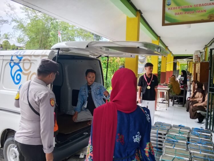 Polresta Bulungan Kawal Pendistribusian Makan Bergizi Gratis bagi 1.717 Siswa di Tanjung Palas Utara