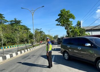 Jaga Kelancaran Arus Lalu Lintas, Sat Lantas Polresta Bulungan Laksanakan Giat Pengaturan di Jalan Sengkawit
