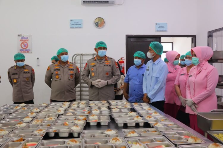 Polda Kalimantan Utara Tinjau dan Distribusikan Program Makan Bergizi Gratis untuk Anak Sekolah