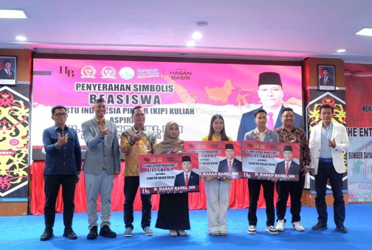 Momentum Hardiknas, Hasan Basri Salurkan Beasiswa KIP Kuliah untuk Mahasiswa di Penjuru Kaltara