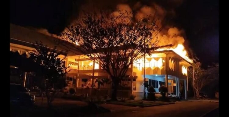 Kebakaran Hebat Hanguskan Kantor Bupati Bulungan