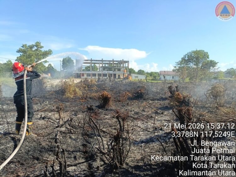 Sigap, Santri dan TRC BPBD Tarakan Cepat Padamkan Kebakaran Lahan di Juata Permai