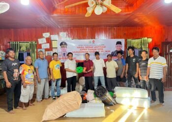 Wujudkan Aspirasi Petani Nunukan Barat, Muhammad Nasir Serahkan Bantuan Sarana Budidaya Rumput Laut