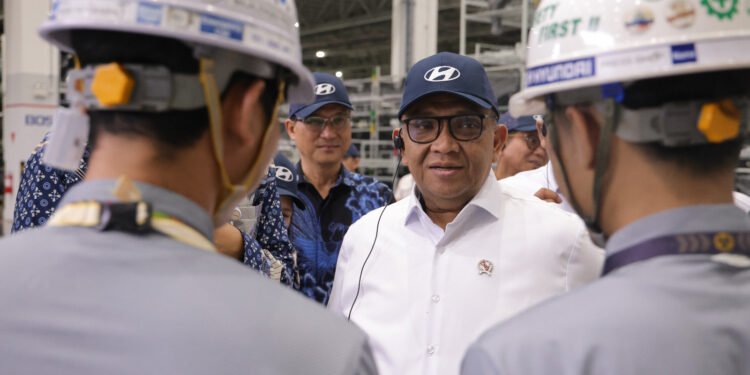 Gubernur Kaltara Lepas 484 CJH, Tekankan Pentingnya Kesehatan dan Kekompakan