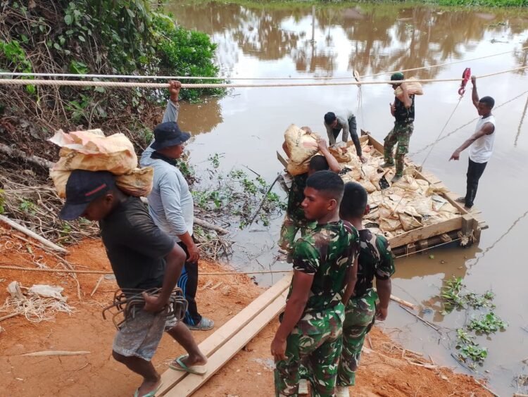 Penggalian dan Pelangsiran Material Jembatan Terus Dikebut, TNI dan Warga Gotong Royong