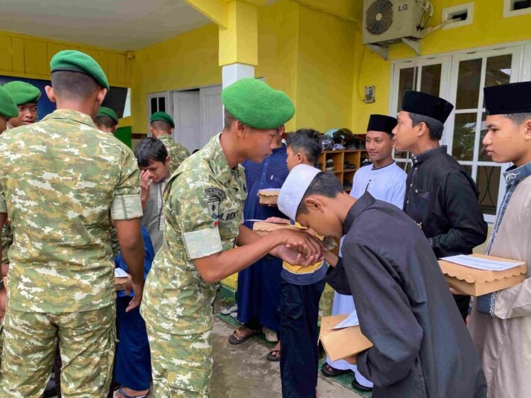 Tebar Kepedulian, Yonif 880/Banuanta Hadirkan Senyum di Panti Asuhan Ar-Rahman