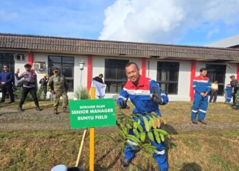 Peringati Hari Buruh, Pertamina EP Bunyu Field Gelar Aksi Tanam Pohon dan Bersih Sampah