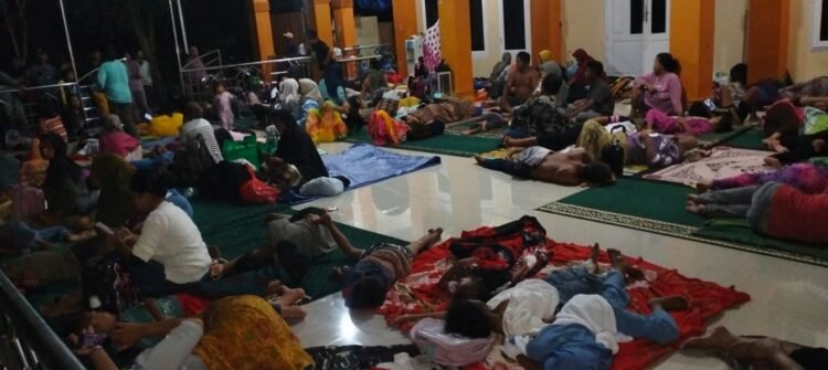 Sempat Menginap Akibat Isu Tsunami, Pengungsi di Pantai Amal Kembali ke Rumah