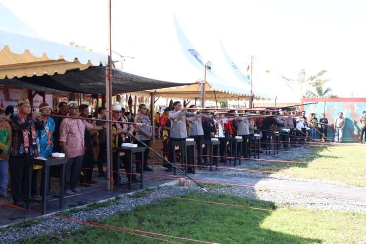 Kapolda Kaltara Resmikan Perlombaan Tradisional Sumpit Dayak Dalam Rangka Hari Bhayangkara Ke-80