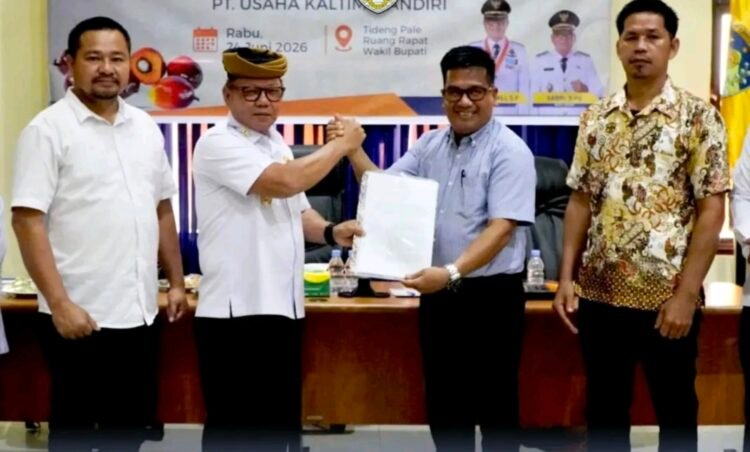 Serahkan SK ke Petani Plasma, Wabup Tana Tidung Tegaskan Sawit untuk Kesejahteraan Rakyat