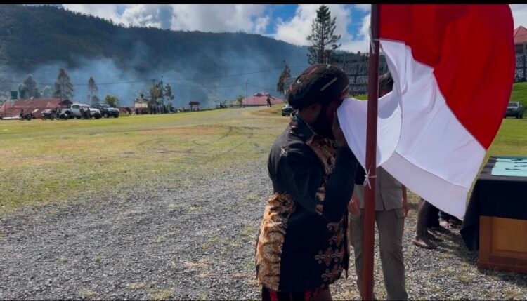 Pelukan Hangat TNI, 5 Eks Anggota OPM Kodap XXVIII Ikrar Kembali ke NKRI