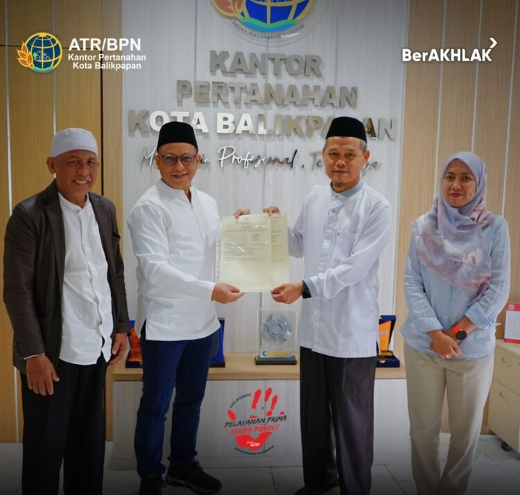 BPN Balikpapan Serahkan Sertipikat Tanah ke Ponpes Hidayatullah, Perkuat Kepastian Hukum Aset
